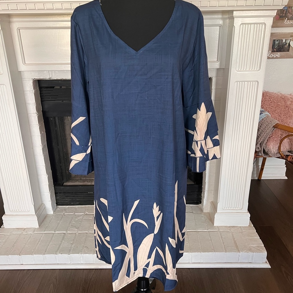 Stunning lightweight dress, never worn!